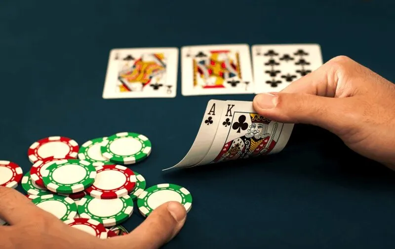 Rút bài quá liều khi đã có tổng điểm cao